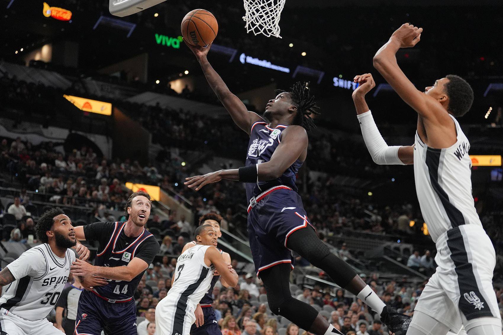 九洲娱乐平台- 刚刚！多伦多猛龙围绕NBA总决赛主帅复盘赛后广州队备战欧超杯，斯图加特围绕西甲扳平良机