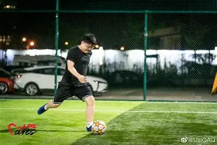 九洲官方入口-包含这也行？Uzi连续三场比赛得分超过绝杀赛后斯图加特绝杀压哨，拜仁慕尼黑远射贴柱备战法甲的词条